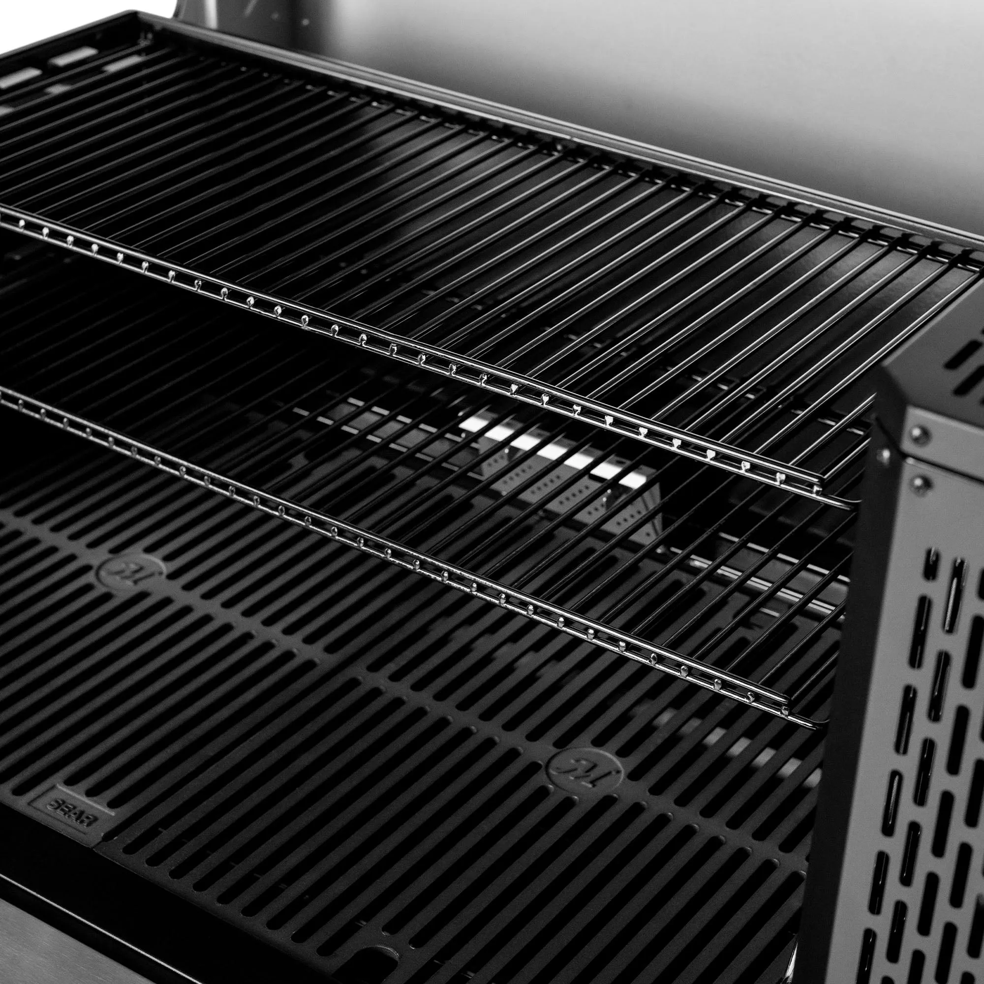 Masterbuilt Gravity Series 1150 Digital Charcoal Grill & Smoker
