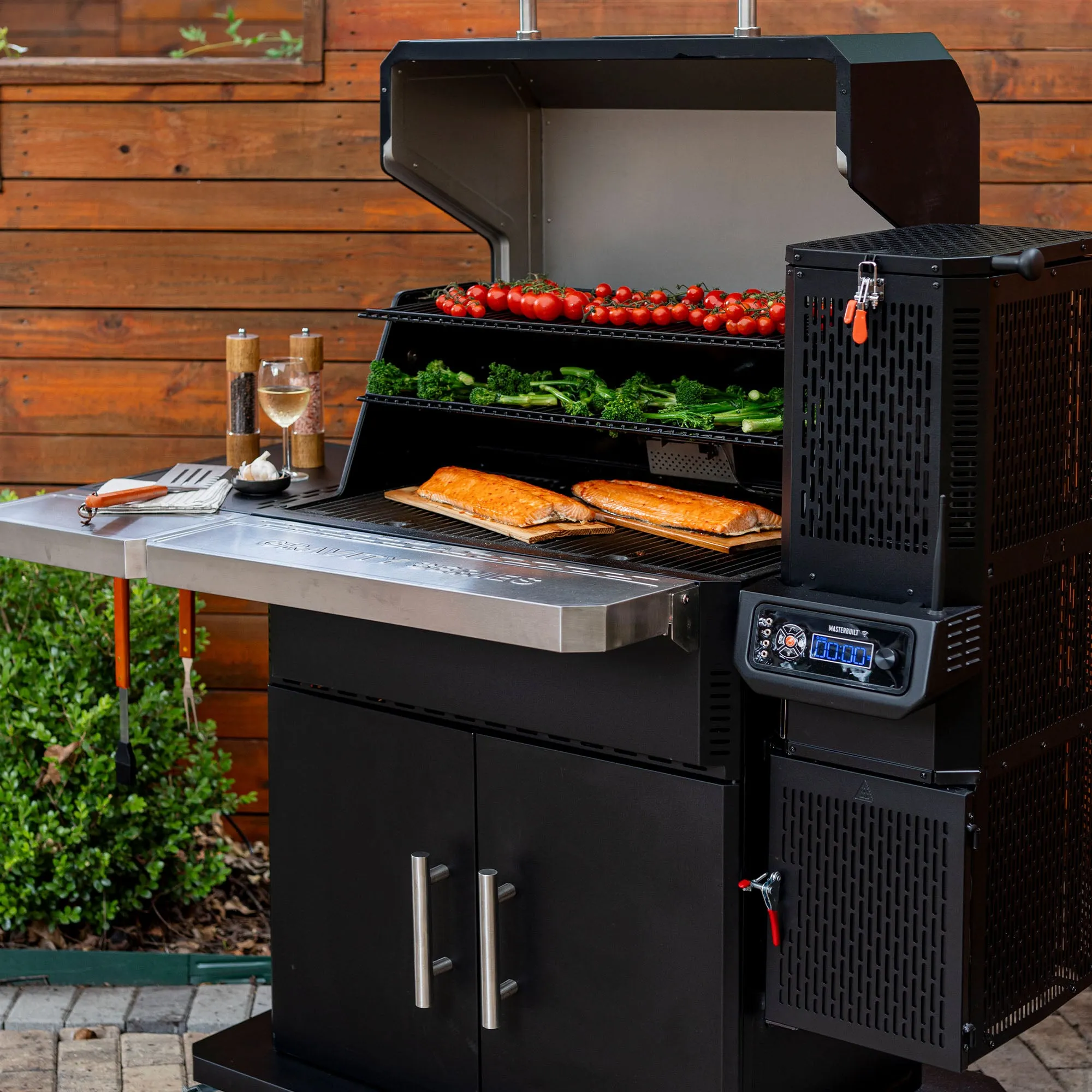 Masterbuilt Gravity Series 1150 Digital Charcoal Grill & Smoker